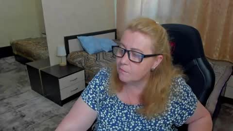 Snapshot of fraumartha chatting on 06.19.26 FrauMartha online show from 06.19.26
