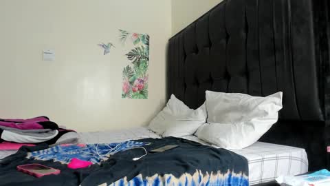 Sandra online show from 02.24.25