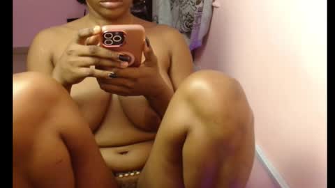 Snapshot of freaky_luna chatting on 09.17.25 luna online show from 09.17.25