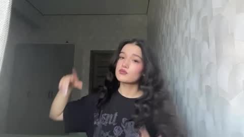 Mia online show from 06.08.26
