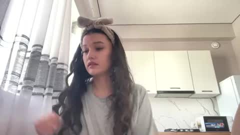 Mia online show from 06.24.26