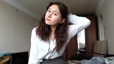 Mia online show from 10.17.25