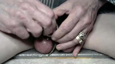 I am a total slave slut. I would like to have multiple owners to use me every day. online show from 12.06.24