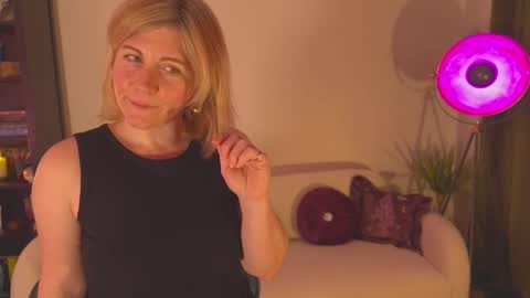 Snapshot of french_devotion chatting on 02.12.25 Louise or Lou 3 online show from 02.12.25