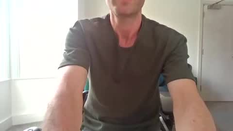 Snapshot of frenchbdmaninlondon chatting on 06.12.26 Horny Paul online show from 06.12.26