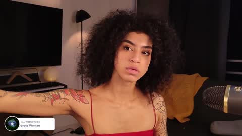 Snapshot of fresatanica chatting on 02.03.25 Vale online show from 02.03.25