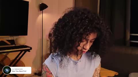 Snapshot of fresatanica chatting on 02.12.25 Vale online show from 02.12.25