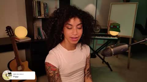 Snapshot of fresatanica chatting on 09.17.25 Vale online show from 09.17.25