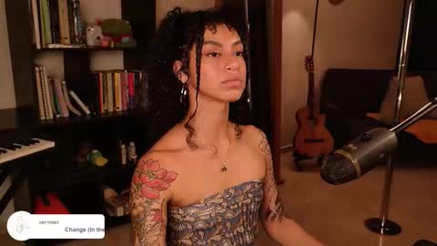 Snapshot of fresatanica chatting on 10.14.25 Vale online show from 10.14.25