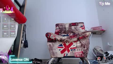 Snapshot of freshlatinyouxx chatting on 10.16.25 Damaris online show from 10.16.25