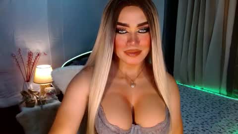 Snapshot of freya_lovestocum chatting on 10.10.25 Miss Frea online show from 10.10.25