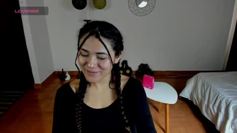 Snapshot of freyarouge chatting on 04.25.26 freyarouge online show from 04.25.26