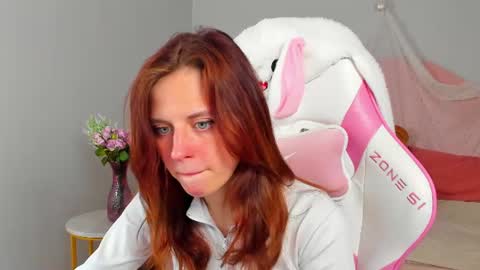 Snapshot of freyaveys chatting on 06.19.26 FreyaVeys online show from 06.19.26