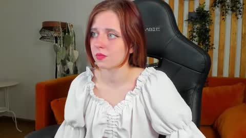 Snapshot of freyaveys chatting on 07.04.26 FreyaVeys online show from 07.04.26