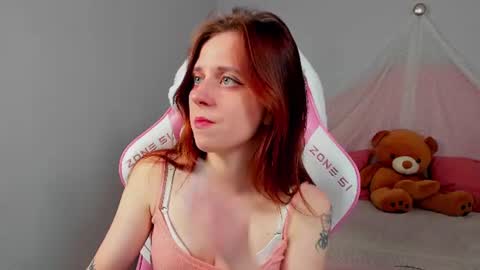 Snapshot of freyaveys chatting on 07.17.26 FreyaVeys online show from 07.17.26
