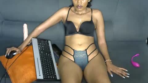 Snapshot of frianebony chatting on 11.23.25 Frian online show from 11.23.25