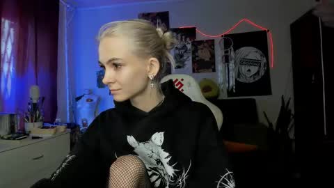 Frida A boost to fortune for the one who gives a thumbs up and a bonus lucky for those who support me by joining the fanclub online show from 09.24.25