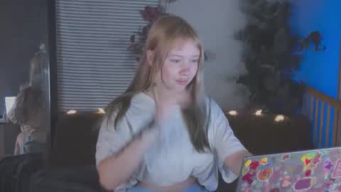 Snapshot of friend_zone_ chatting on 01.08.26 friend_zone_ online show from 01.08.26