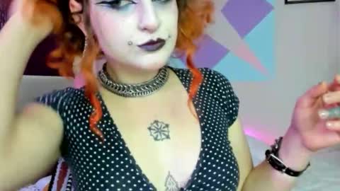 Snapshot of friskyflowers chatting on 01.12.26 cherry online show from 01.12.26