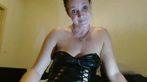 Snapshot of fuckanaries69 chatting on 09.24.25 Aries69 online show from 09.24.25