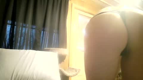 Snapshot of fuckanaries69 chatting on 11.30.25 Aries69 online show from 11.30.25