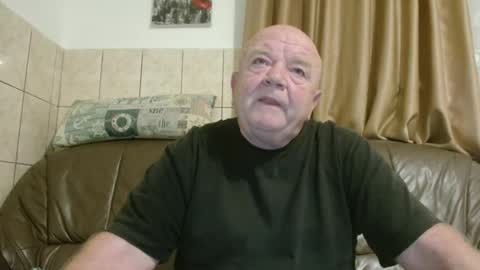 Snapshot of fullballs6 chatting on 10.17.25 fullballs6 online show from 10.17.25