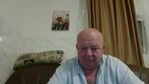 Snapshot of fullballs6 chatting on 11.25.25 fullballs6 online show from 11.25.25