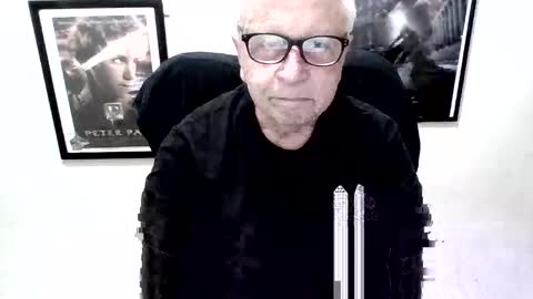 Snapshot of funclemike chatting on 10.19.25 funclemike online show from 10.19.25