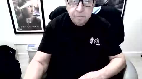 Snapshot of funclemike chatting on 12.19.25 funclemike online show from 12.19.25