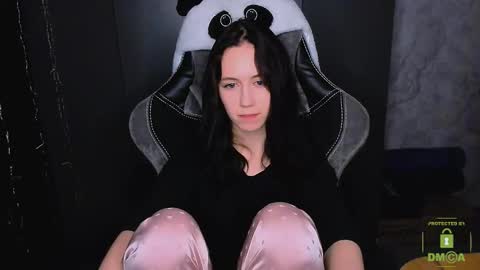 Snapshot of funny_bunny23 chatting on 11.21.25 Eva online show from 11.21.25