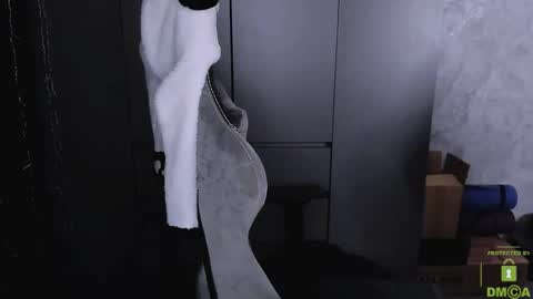 Snapshot of funny_bunny23 chatting on 11.23.25 Eva online show from 11.23.25