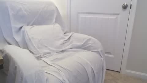 Snapshot of furring chatting on 01.05.25 furring online show from 01.05.25