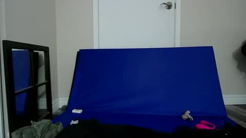 fuzzypeaches87 online show from 05.25.26