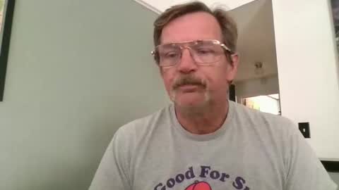 Snapshot of fxson8 chatting on 10.04.25 fxson8 online show from 10.04.25