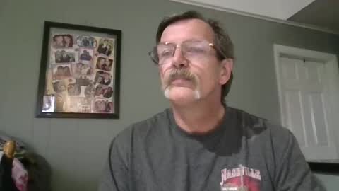 Snapshot of fxson8 chatting on 11.17.25 fxson8 online show from 11.17.25