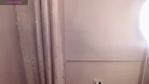 Snapshot of fyreandfox_ chatting on 02.19.25 FIRE AND FOX online show from 02.19.25