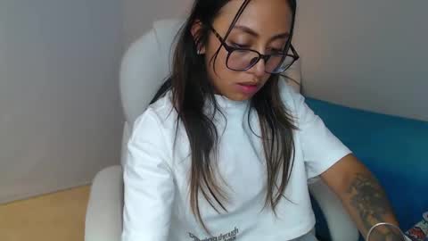 Snapshot of gabriela_morales01 chatting on 02.10.25 . online show from 02.10.25