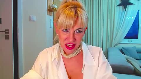 Snapshot of gabriellemature chatting on 01.10.26 GabrielleMature online show from 01.10.26