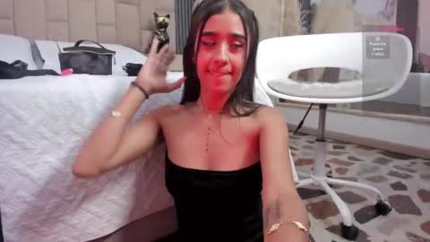 Snapshot of gabyowenss_ chatting on 04.12.26 Gaby Owens online show from 04.12.26