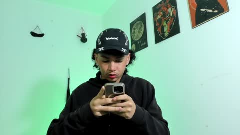 Snapshot of gaeloconner chatting on 12.27.24 Gael Conner online show from 12.27.24