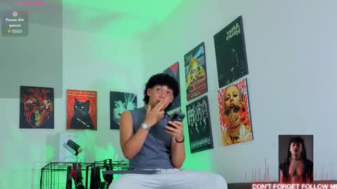 Snapshot of gaeloconner chatting on 09.18.25 Gael Conner online show from 09.18.25