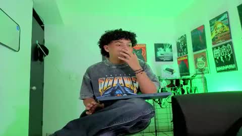 Snapshot of gaeloconner chatting on 10.11.25 Gael Conner online show from 10.11.25