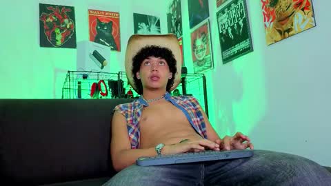 Snapshot of gaeloconner chatting on 10.30.25 Gael Conner online show from 10.30.25