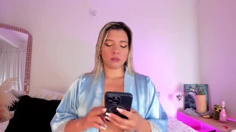 Snapshot of gaia_stonne chatting on 10.08.25 gaia_stonne online show from 10.08.25