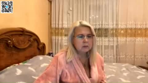 Snapshot of galatea_2025 chatting on 10.28.25 galatea_2025 online show from 10.28.25