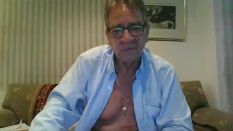 Snapshot of galloboy6 chatting on 10.11.25 galloboy6 online show from 10.11.25