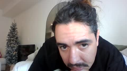 Snapshot of gangdrewski chatting on 12.22.25 gangdrewski online show from 12.22.25