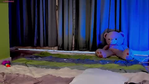 Vnecis Marn online show from 02.16.25