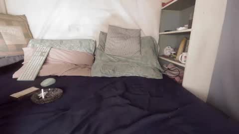 gayrobbin online show from 11.22.25