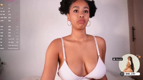 Snapshot of gemmacarter_ chatting on 09.12.25 online show from 09.12.25